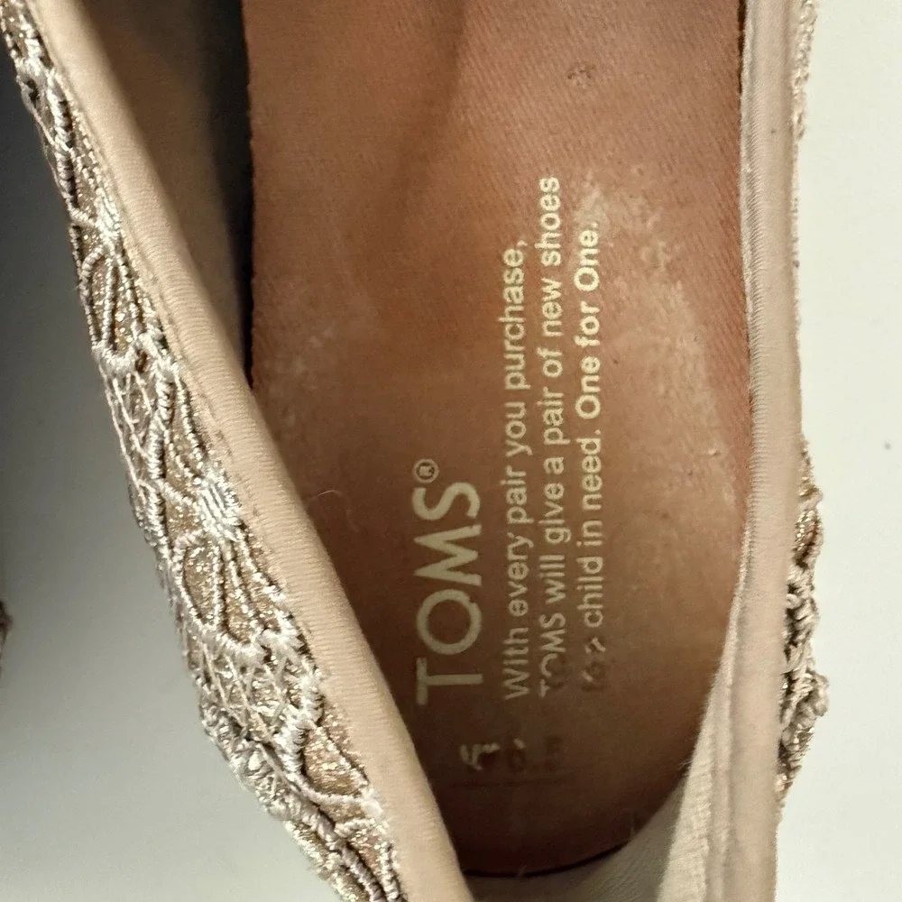 TOMS Womens Gold Metallic Crochet Lace Alpargata Slip On Flat‎ Shoes Size 6.5